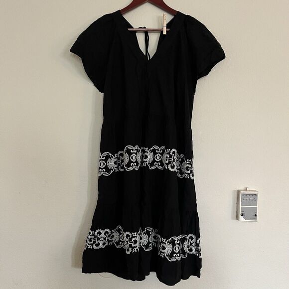 Old Navy V Neck Tiered Embroidered Black Short Flutter Sleeve Swing Dress SZ L T - Picture 1 of 12